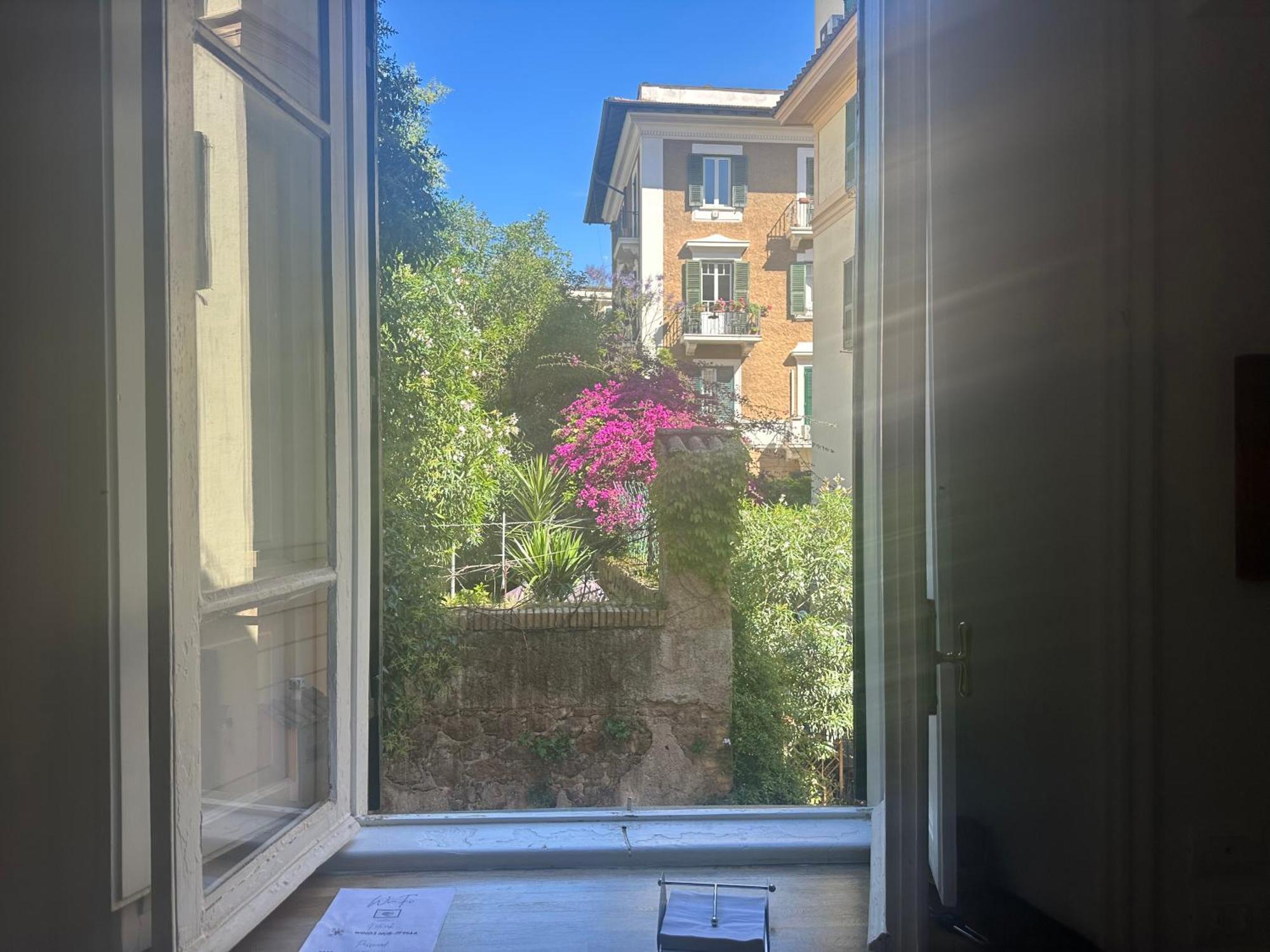 Green Window Roma Экстерьер фото