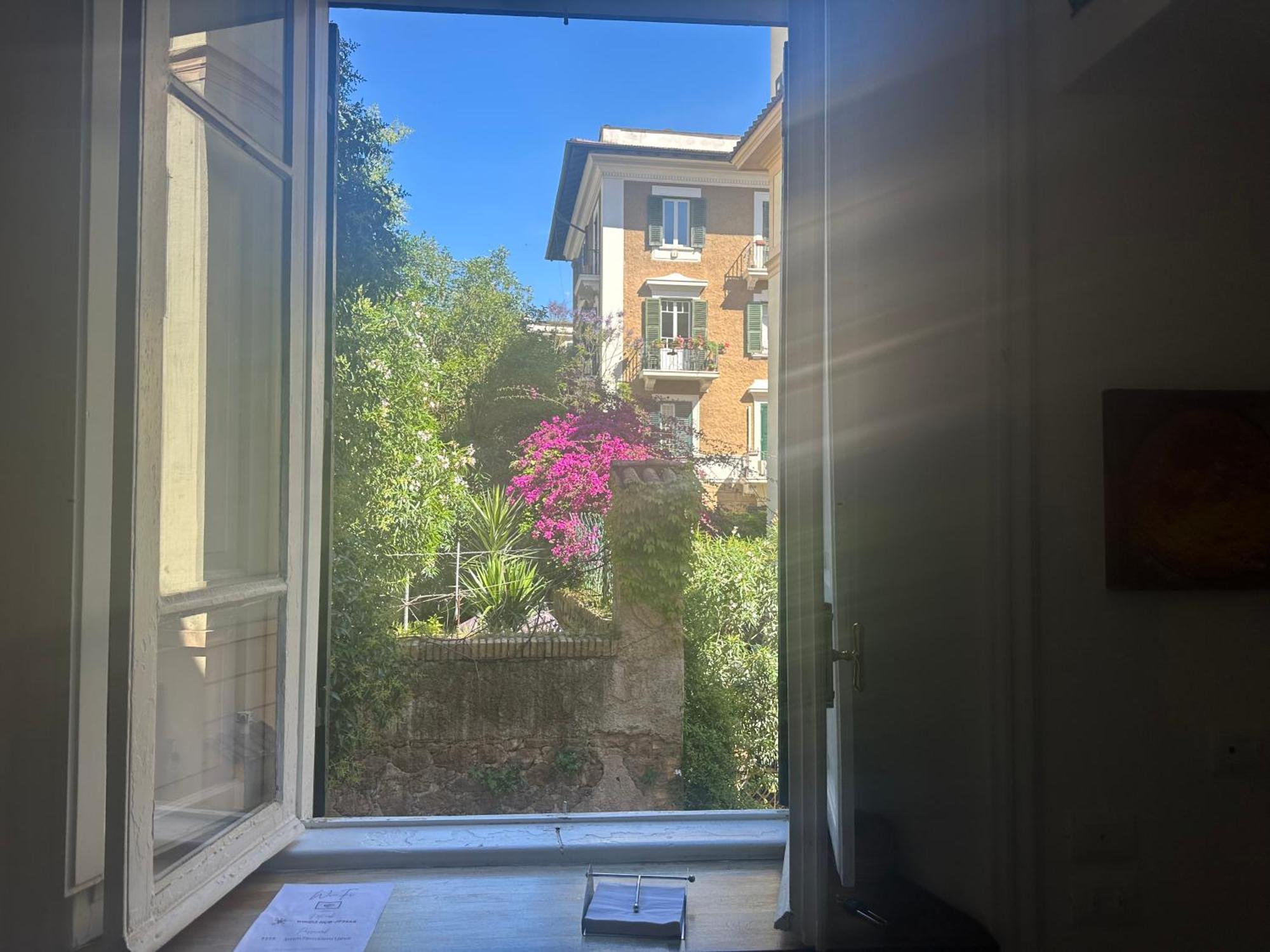 Green Window Roma Экстерьер фото